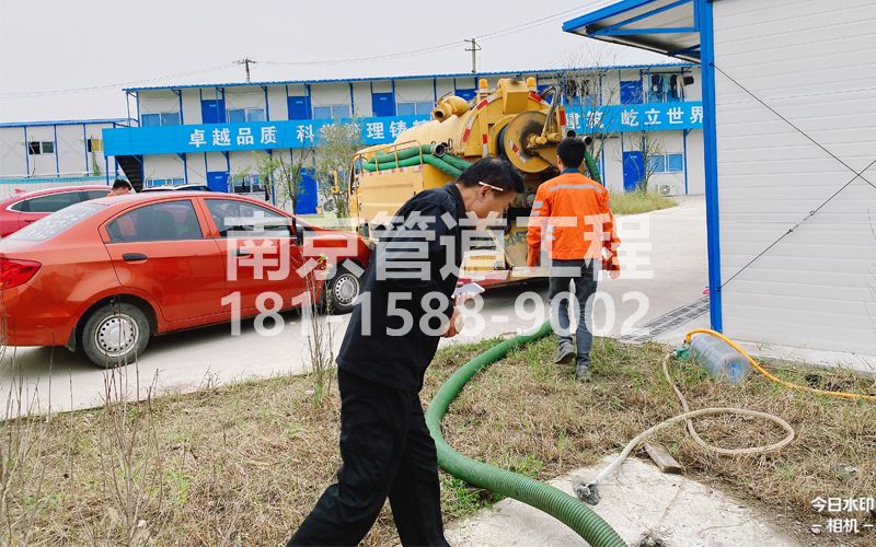 255小卫街工地化粪池处理